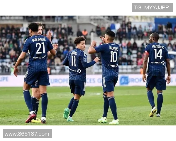 力压巴黎排法甲第一！队报：朗斯有望争夺本赛季法甲冠军